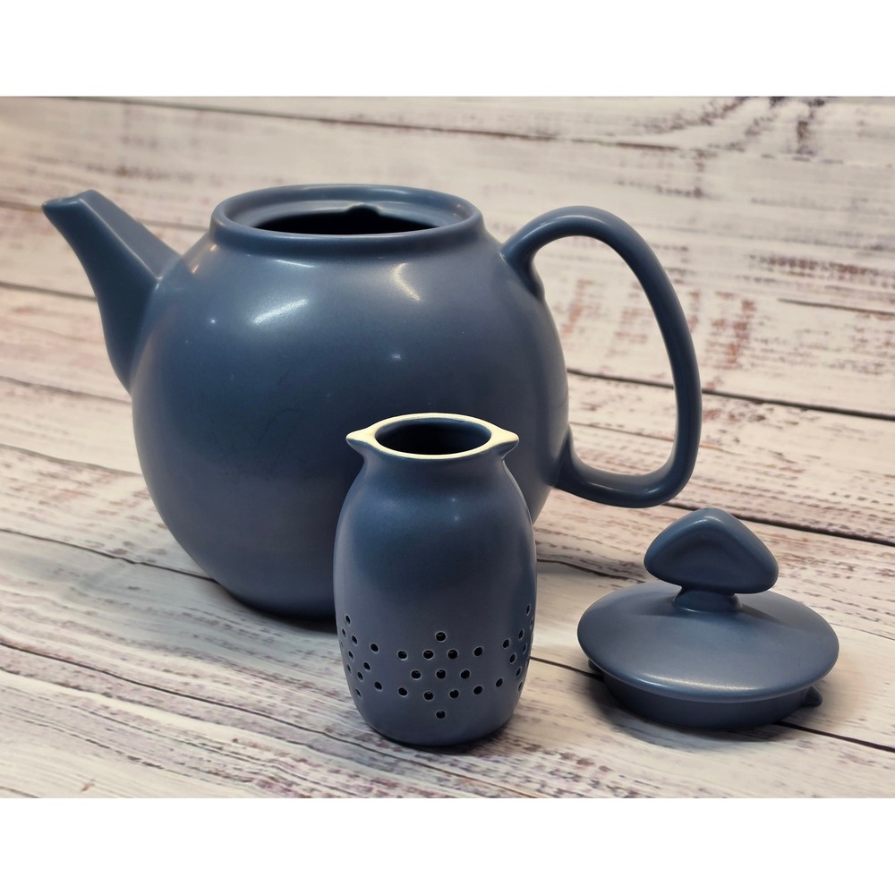 Chantal Teapot Unisex 1.5 qt Blue Excellent Matte Ceramic with Infuser 92-TP13/I